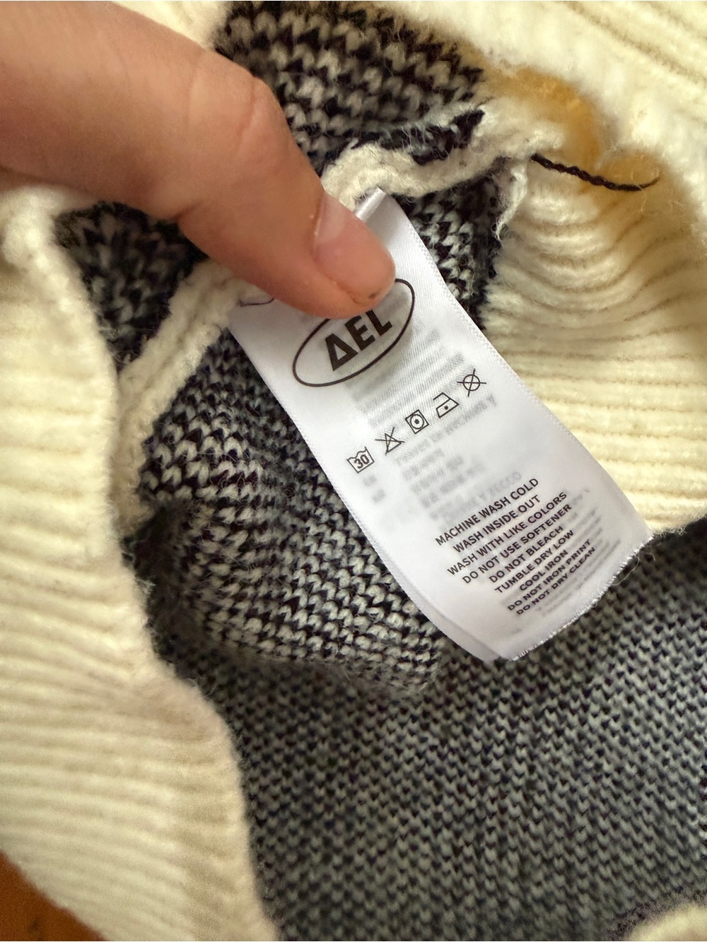 Aelfric Eden White Sweater with Bones - Picture 8 of 8